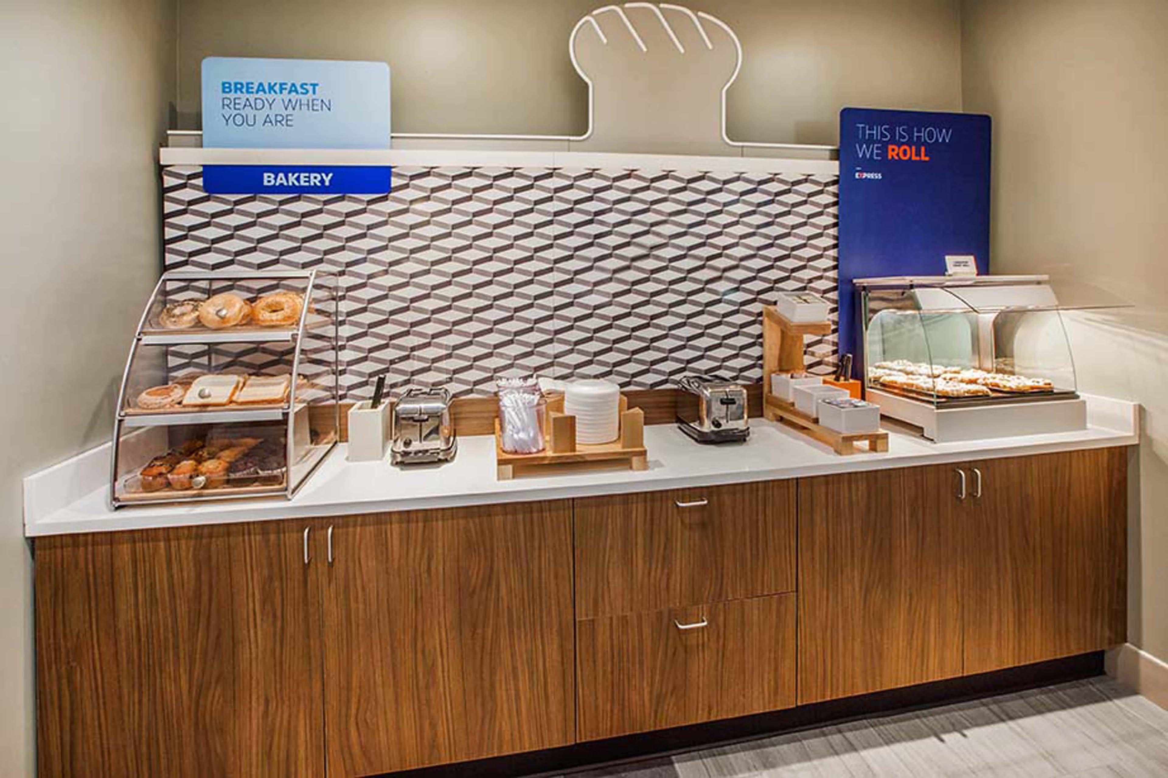 Holiday Inn Express & Suites Buffalo Downtown By Ihg Экстерьер фото